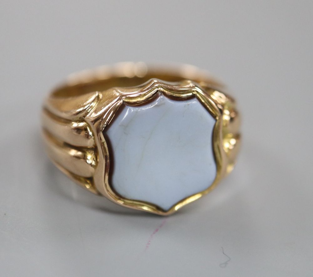 An Edwardian 18ct gold and sardonyx set signet ring